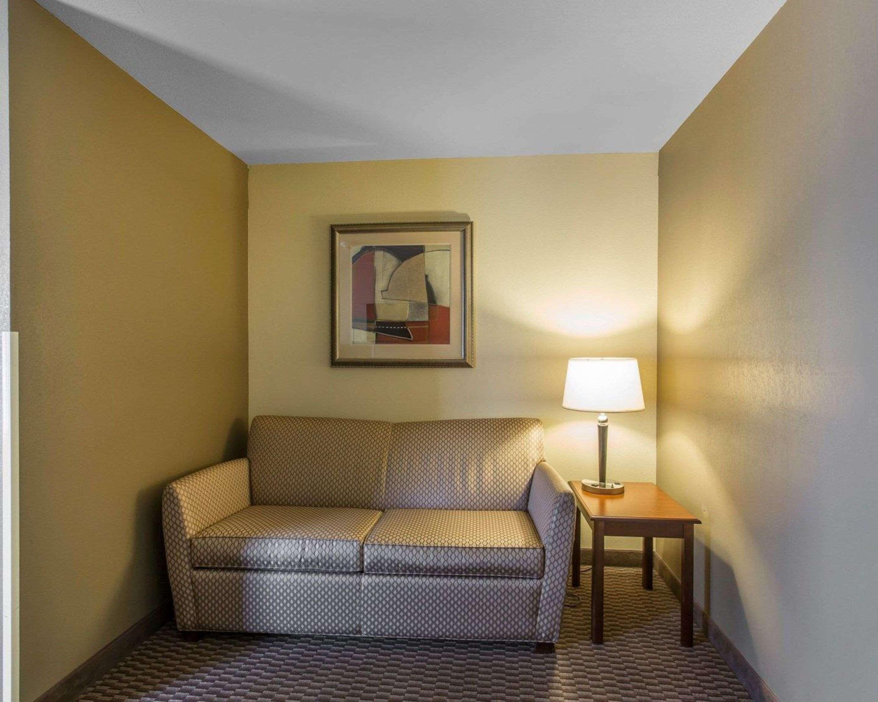 Comfort Inn & Suites Madisonville Exterior photo