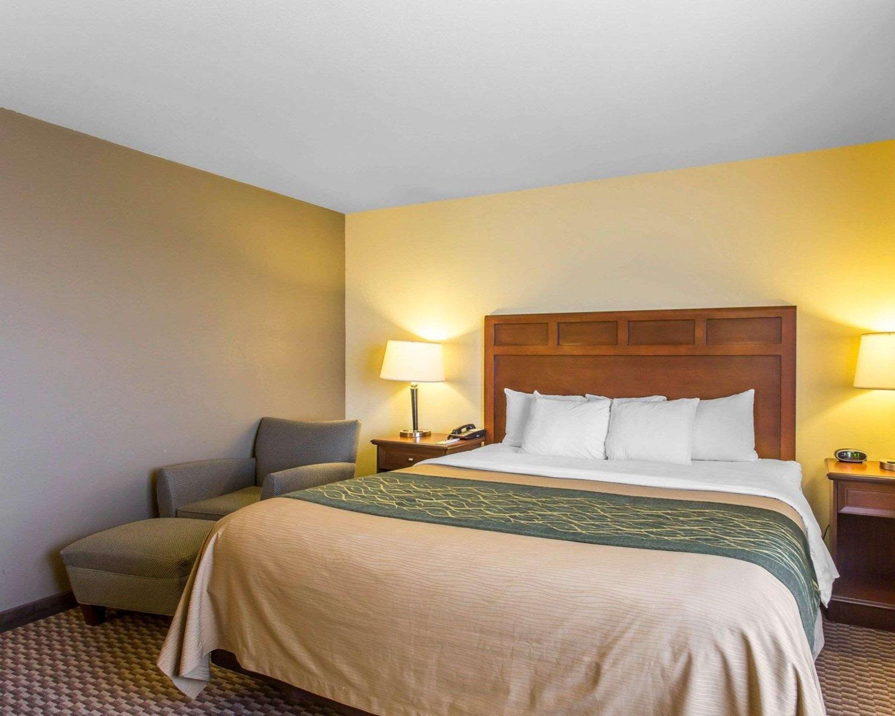 Comfort Inn & Suites Madisonville Exterior photo