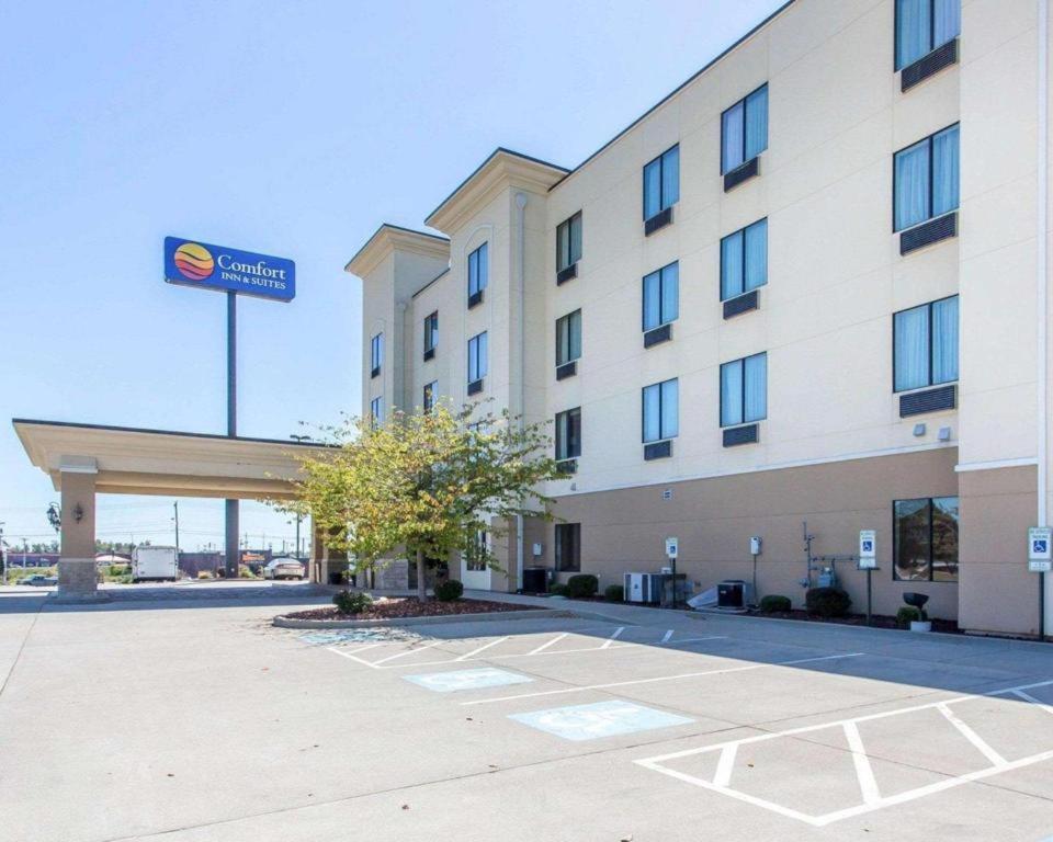 Comfort Inn & Suites Madisonville Exterior photo