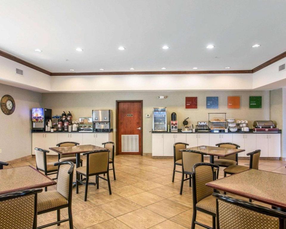 Comfort Inn & Suites Madisonville Exterior photo