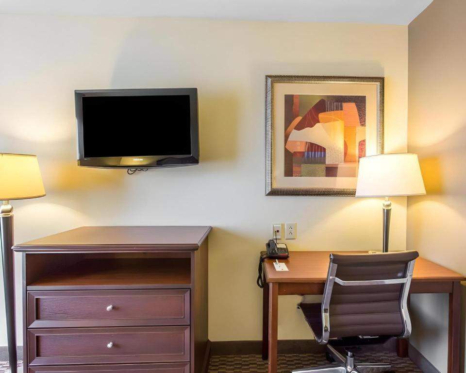 Comfort Inn & Suites Madisonville Exterior photo