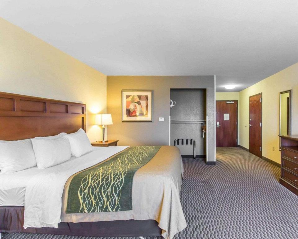 Comfort Inn & Suites Madisonville Exterior photo